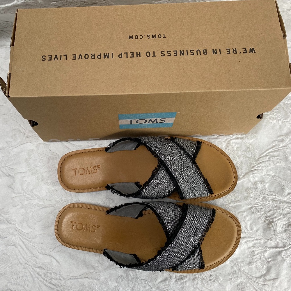 NWT TOMS Viv X Slide